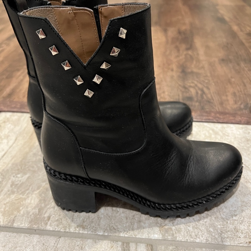 Wonders booties!